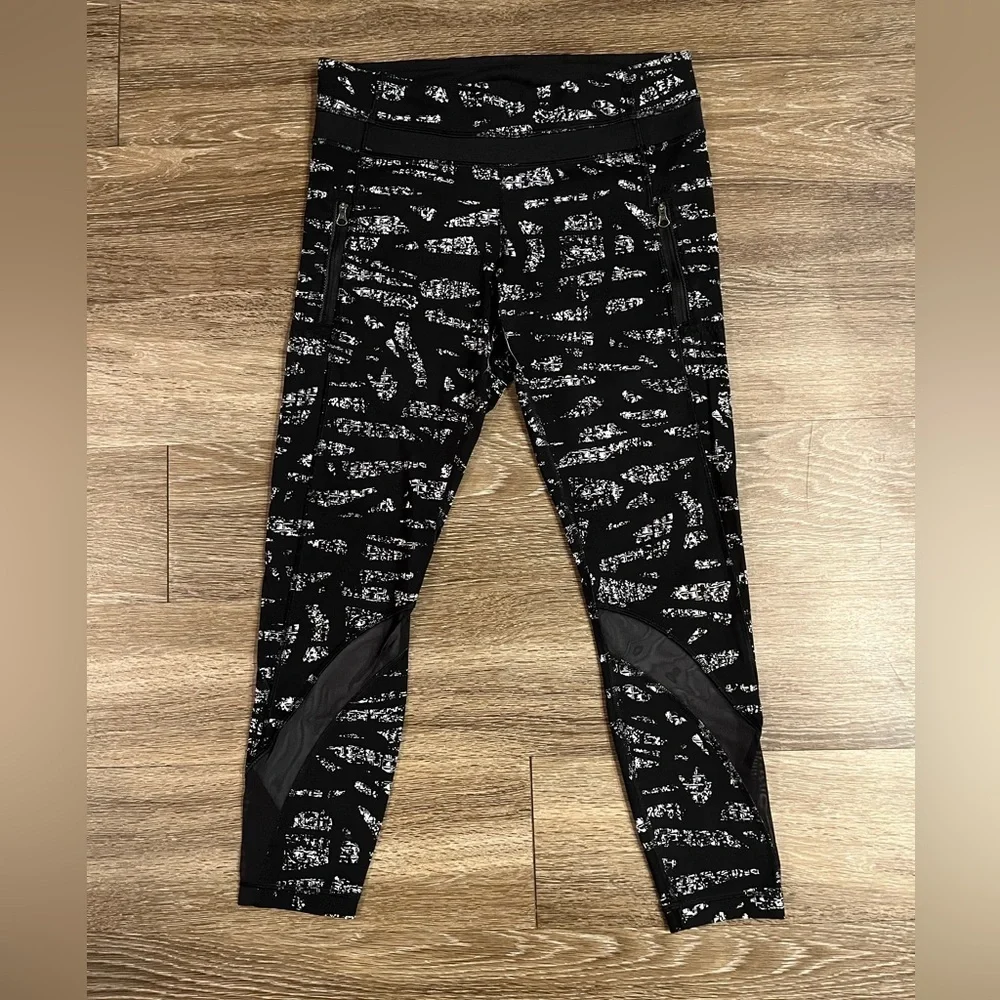 Lululemon Inspire Tight II in Graf Black White / Black Size 8